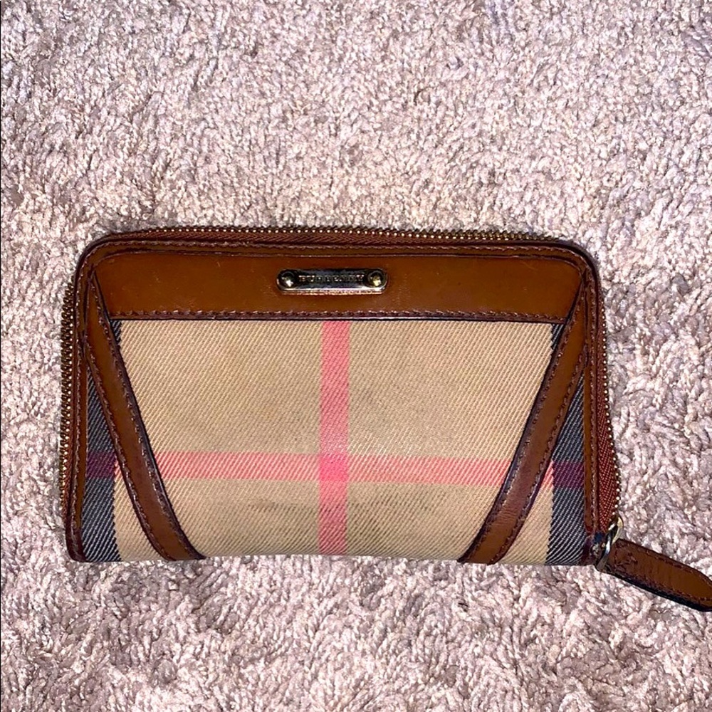 Burberry leather wallet. (Original)